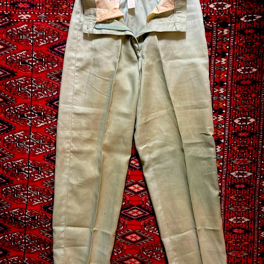 Jones New York size 6 pastel green 100 % linen trousers